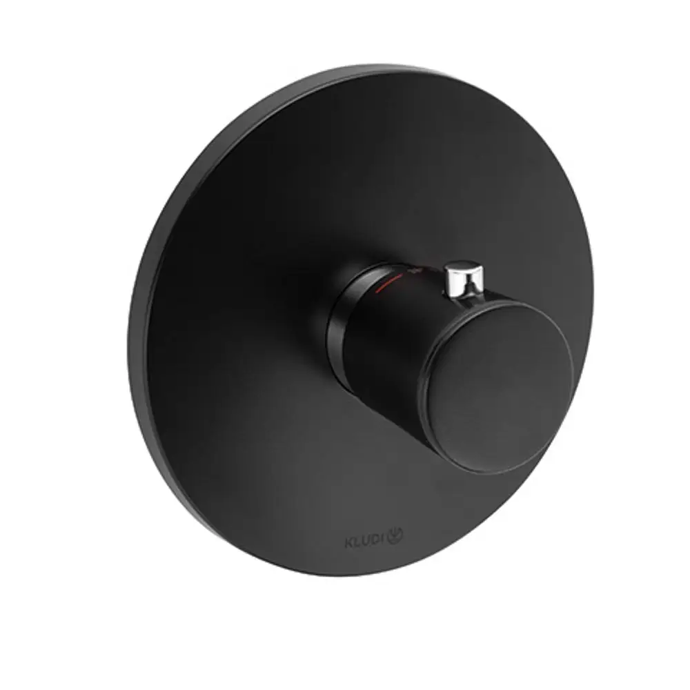 Schwarze Unterputz-Armatur von Kludi mit rundem Bedienknopf und rotem Indikator. Gehäuse und runde Platten sind mattschwarz.